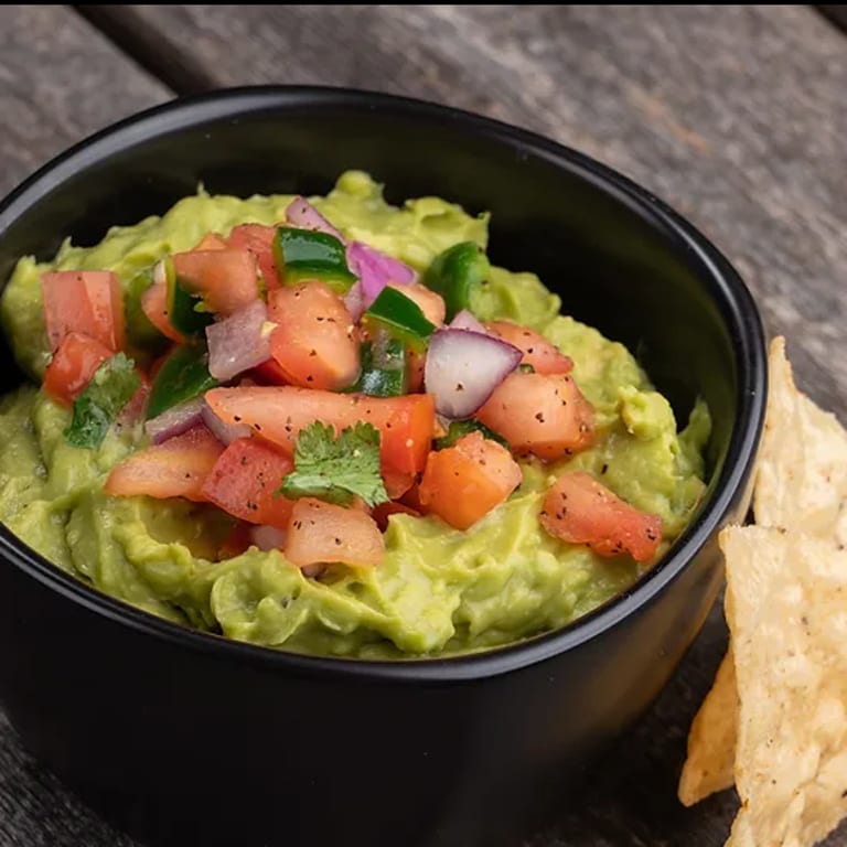 Fresh Guacamole: A Mexican Delight